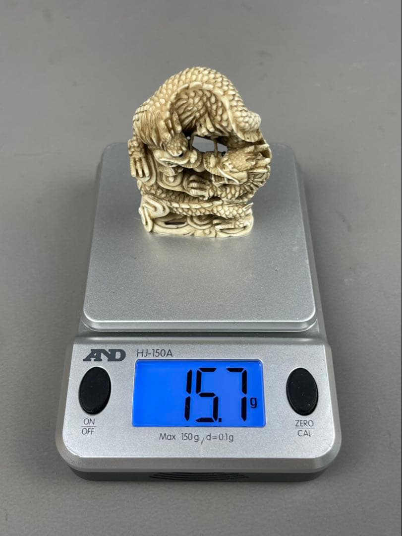 極上細密彫刻 双龍 根付 作家物 置物 古玩 骨董品 カバ牙製 篆刻