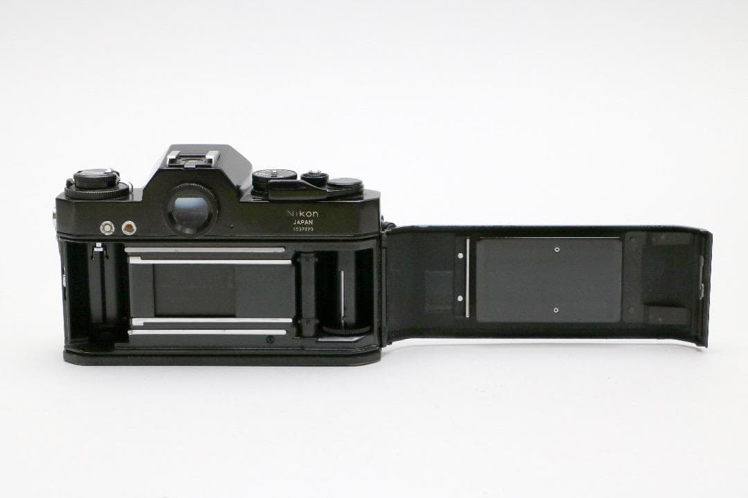 ニコマートELブラックボディ（フイルムカメラ）