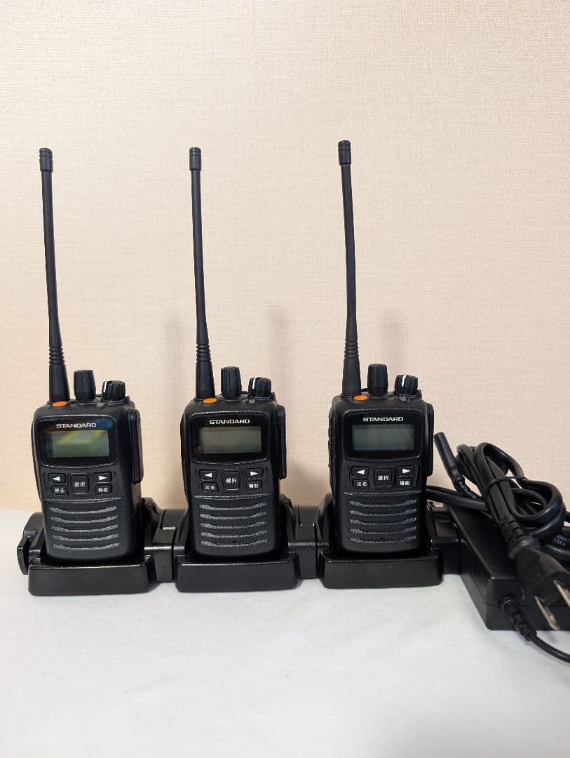 スタンダード デジタル簡易無線機 免許局 VXD450U 3台 イヤホンマイク付 スタンダード デジタル簡易無線機 免許局 VXD450U イヤホンマイク付 3
