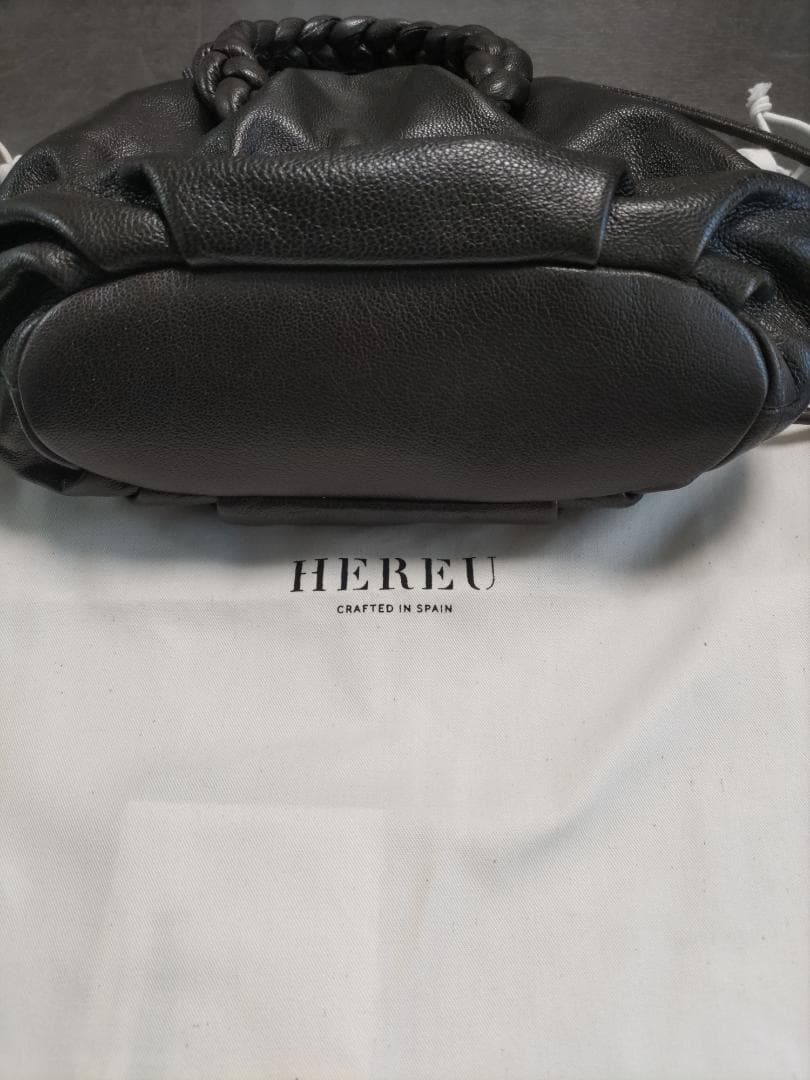 お値下げ☆HEREU Bombom ヘリューボンボン レザークロスボディバッグ