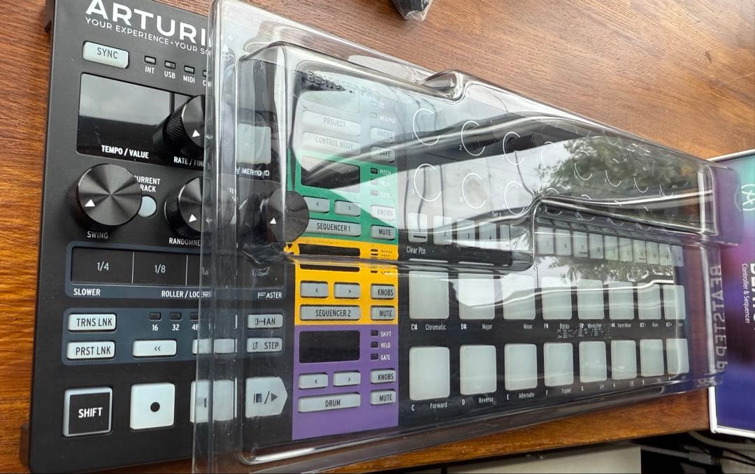 ARTURIA BEATSTEP PRO BLACK Decksaver付 元箱・スタンド付】Arturia