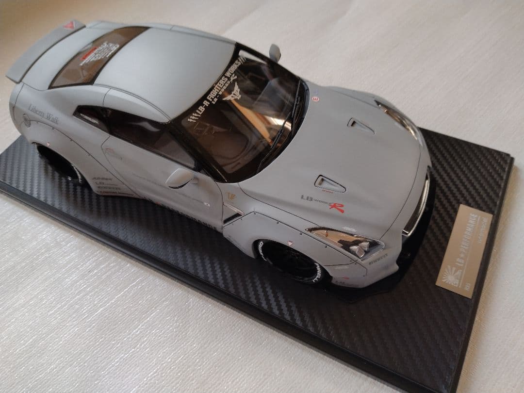 ワンモデル 1/18 R35 GT-R LB仕様