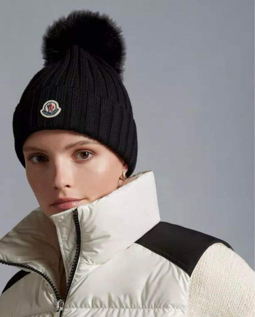 Moncler ブラック ポンポンニット帽 リアルファー付き