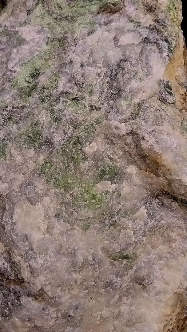 ☆翡翠原石☆糸魚川硬玉【横川・転石・カチ割り27.7kg】