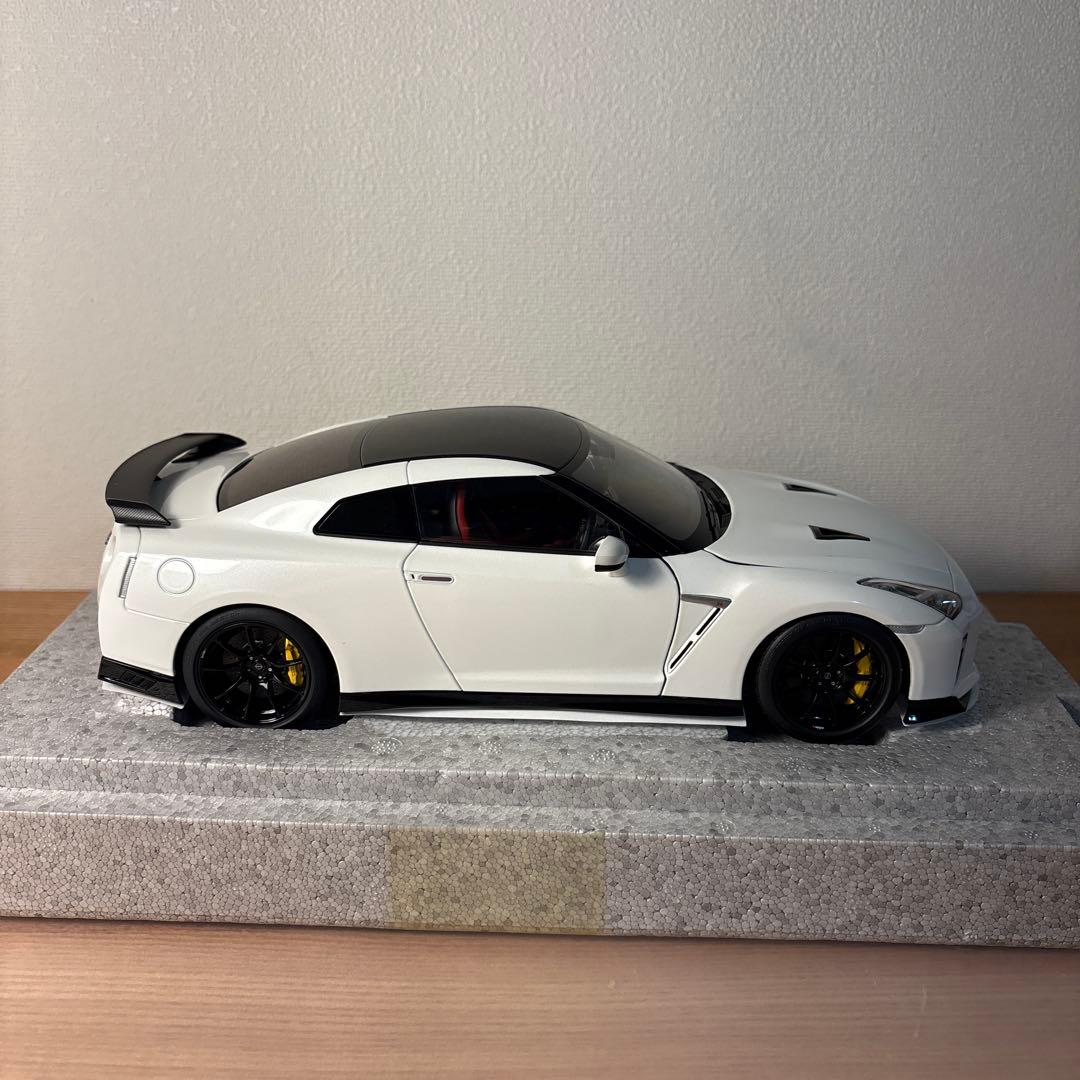 モーターヘリックス　日産 GT-R R35 T-Spec 1/18 ホワイト