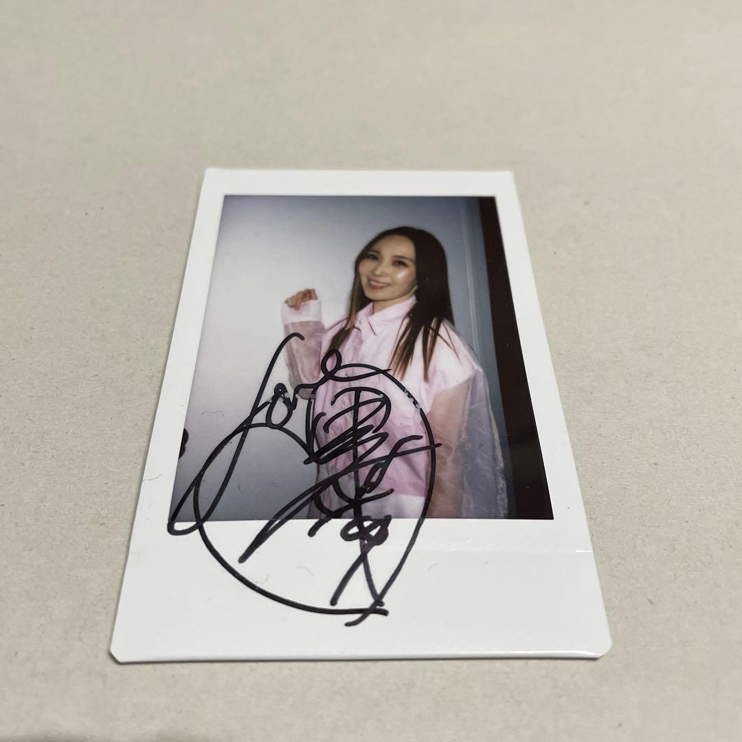 愛内里菜 直筆サイン入り チェキ - メルカリ