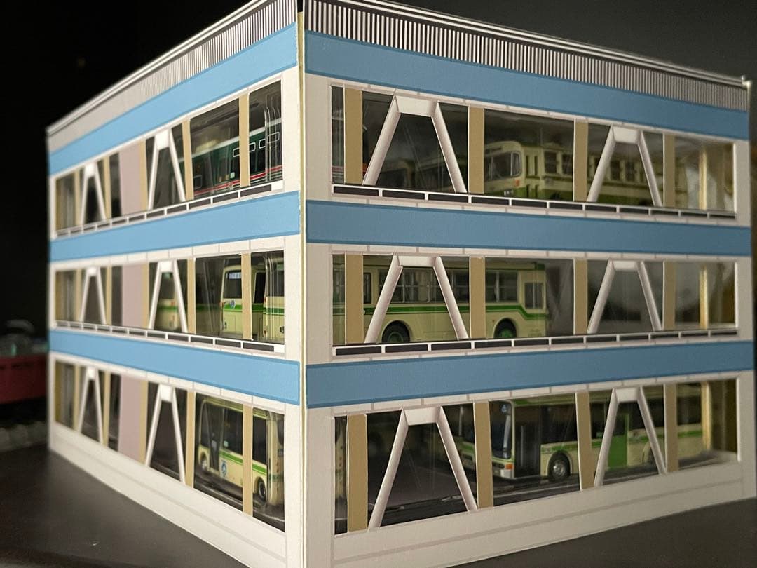 駐車場 展示台← Nguyen Thanh Ha さんお返事待ち