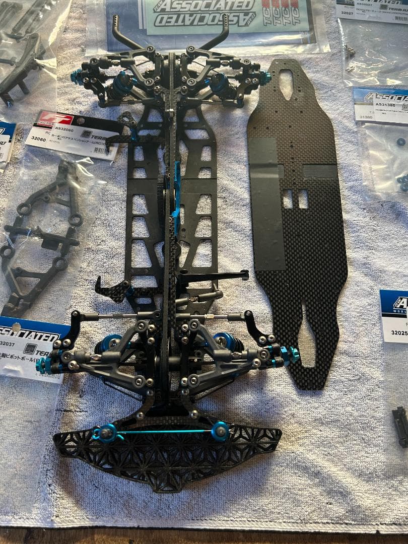 Associated TC8ツーリングカー スチールシャーシ仕様
