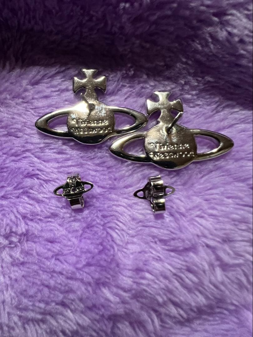 Vivienne Westwood クリスタルピアスの通販はau PAY マーケット - 輸入