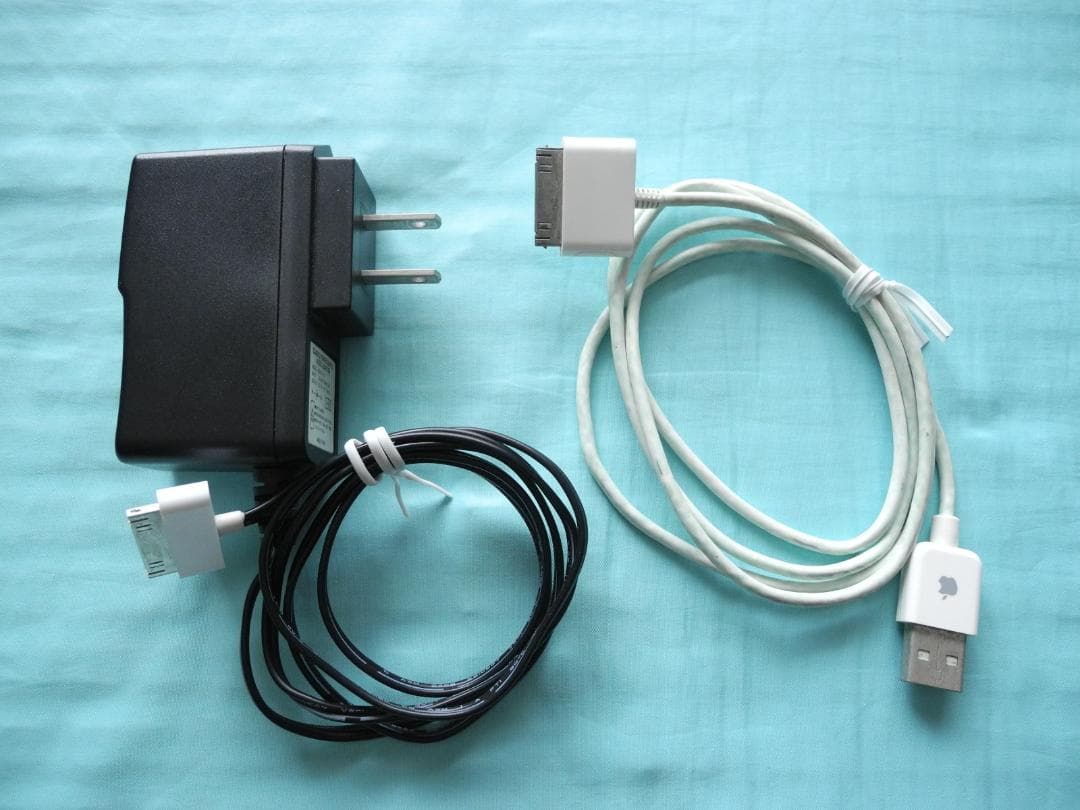 動作品 第3世代iPod ACアダプター付き - メルカリ