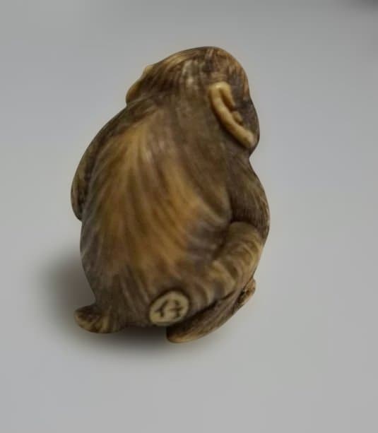 ともたん様専用です【動物天然素材の根付け】猿の根付け 縁起物 骨董品