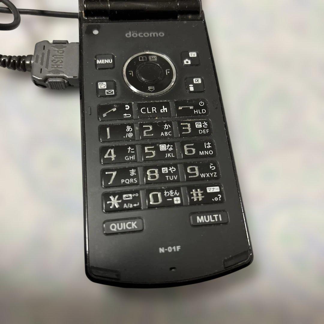 docomo N-01F ブラック ガラケー 折りたたみ式 動作確認済 充電器付