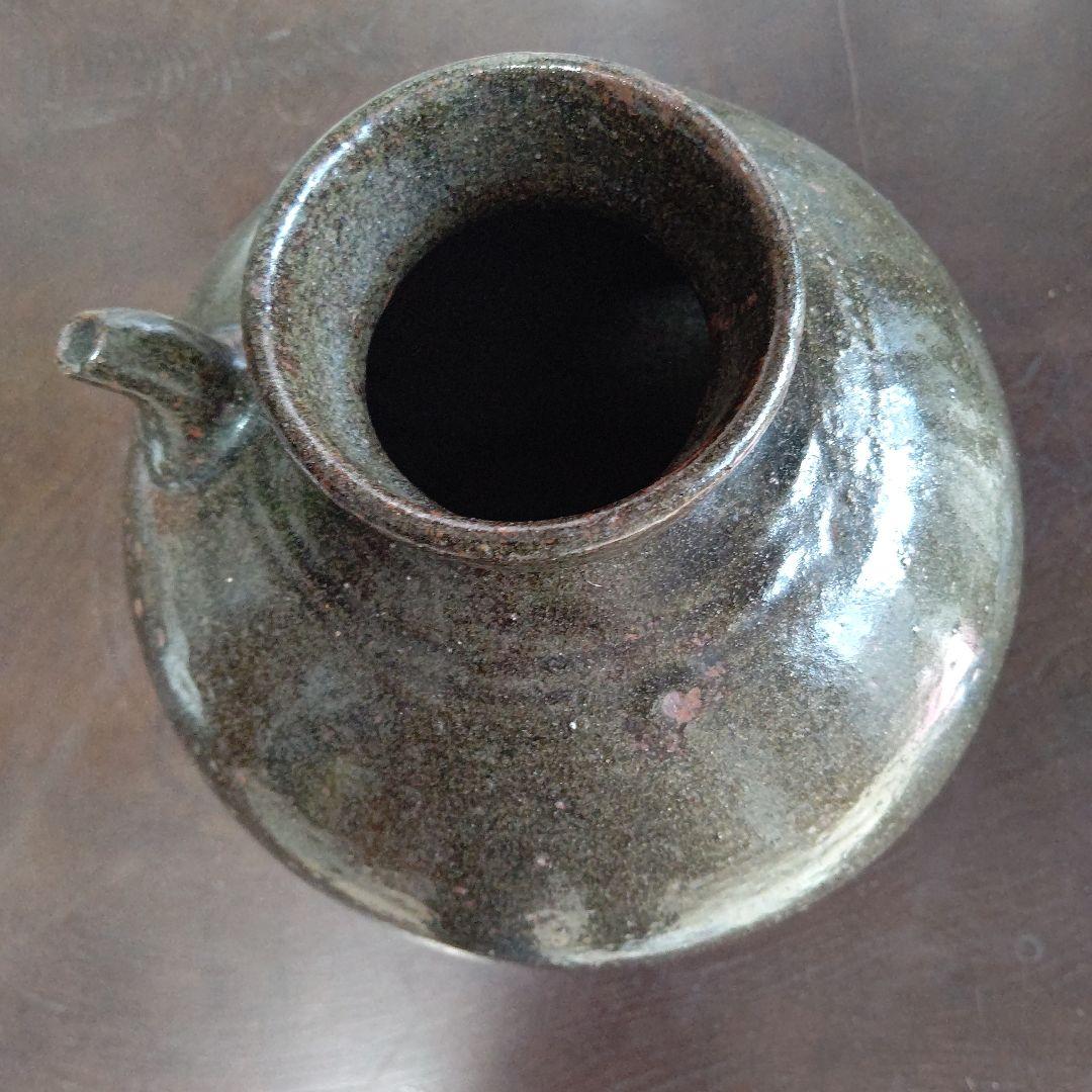 黒色の陶芸壺 注ぎ口付き アンティークな黒色 陶器 注ぎ口付き壺 花器