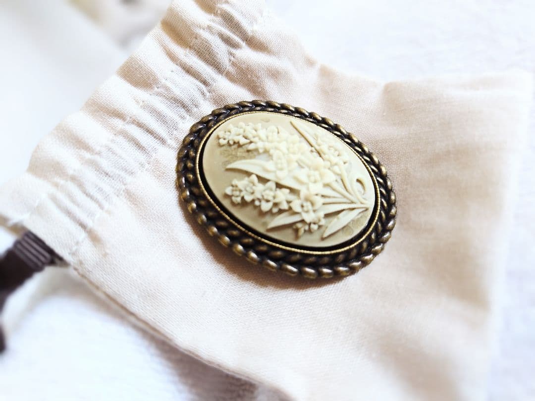 フォクシー FOXEY カメオ ブローチ フラワー アンティーク風 花