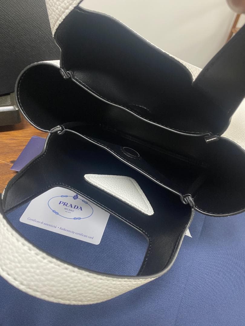 早い者勝ち！ホワイト 白い革 ハンドバッグ