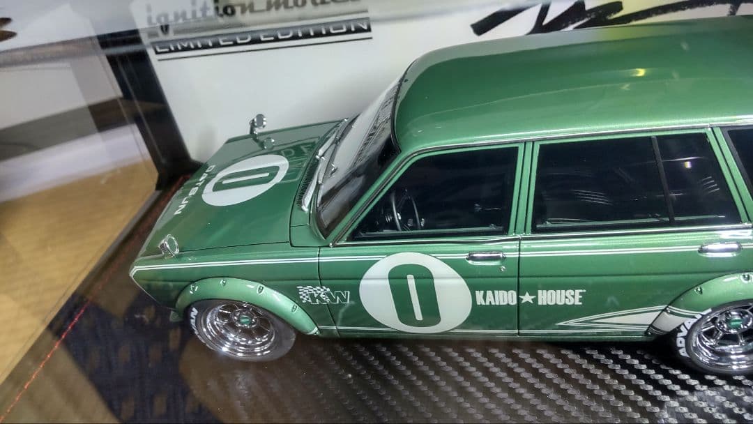 ミニカー 1/18 Datsun 510 Wagon With Mr. Jun Imai
