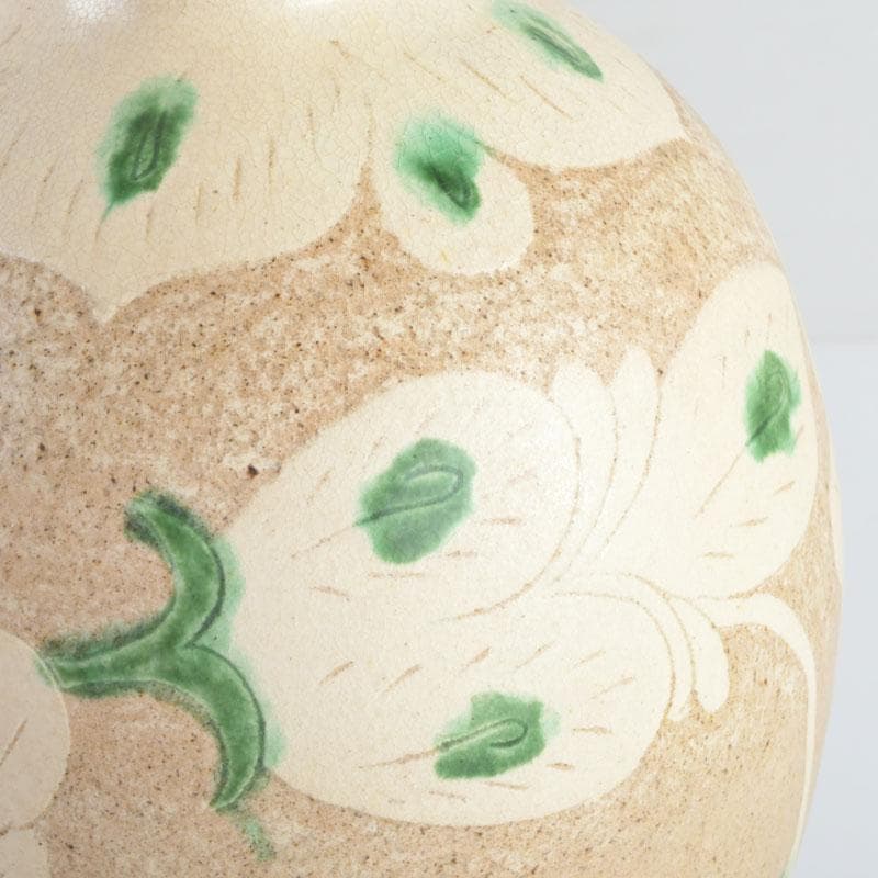 中国 遼白地緑彩刻花卉文 輪花口瓶 C 9243A - メルカリ