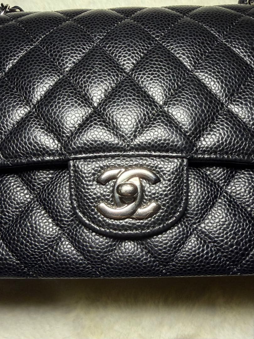 ほぼ新品 CHANEL クラシック マトラッセ25 黒シルバー金具キャビアスキン