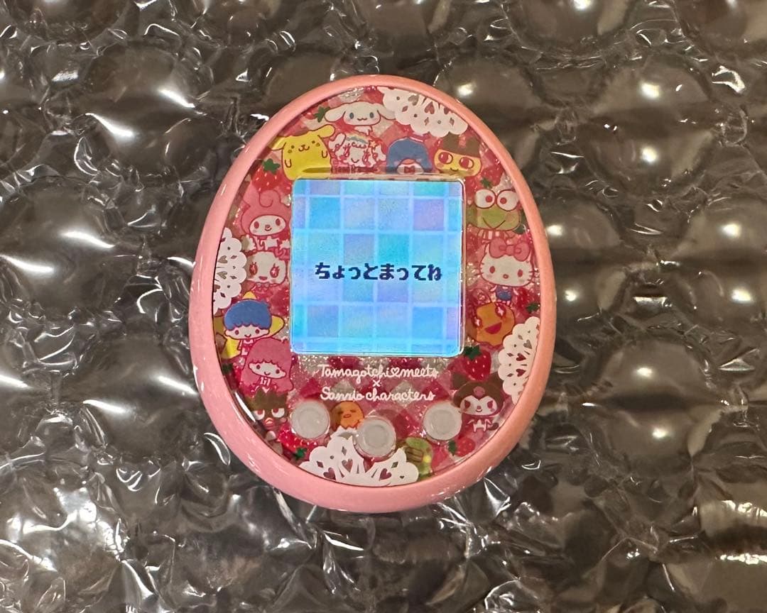 バンダイ　たまごっちみーつ サンリオ ピンク＆ネックストラップ2点セット