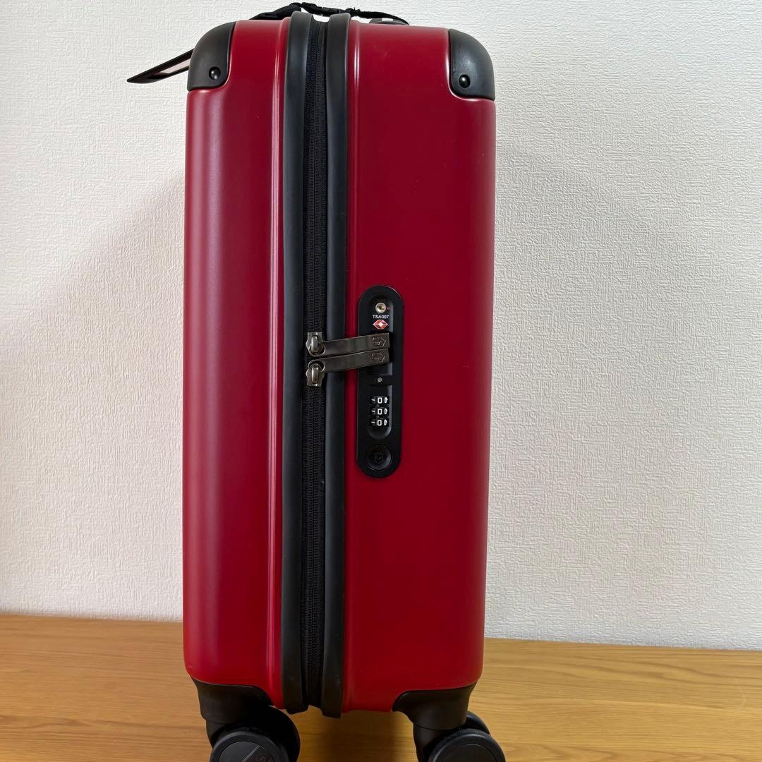 VICTORINOX キャリーケース スーツケース 4輪 レッド 機内持ち込み