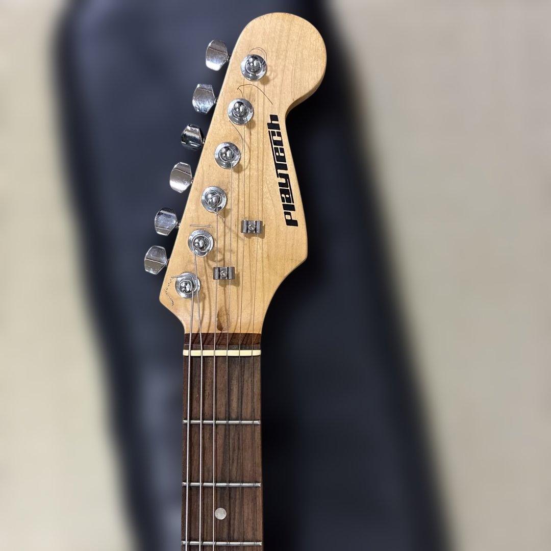 playtechホワイトエレキギター　美品　ケース付き