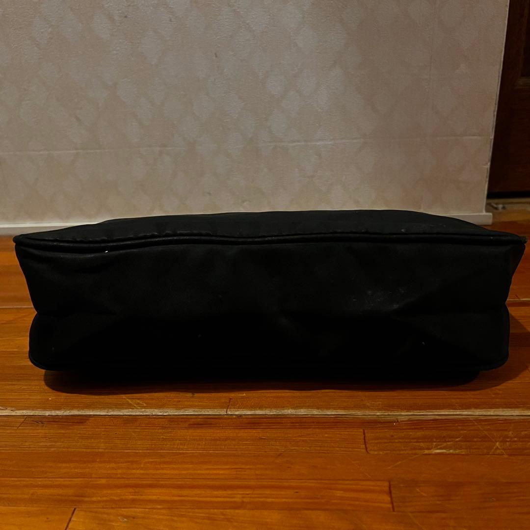 Prada プラダ アクセサリーポーチ ブラック 黒 ナイロン 三角ロゴ