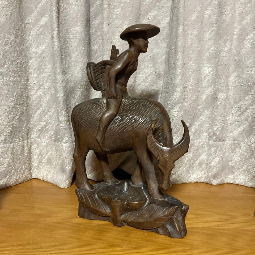 木製 人と牛の彫刻 約36センチ