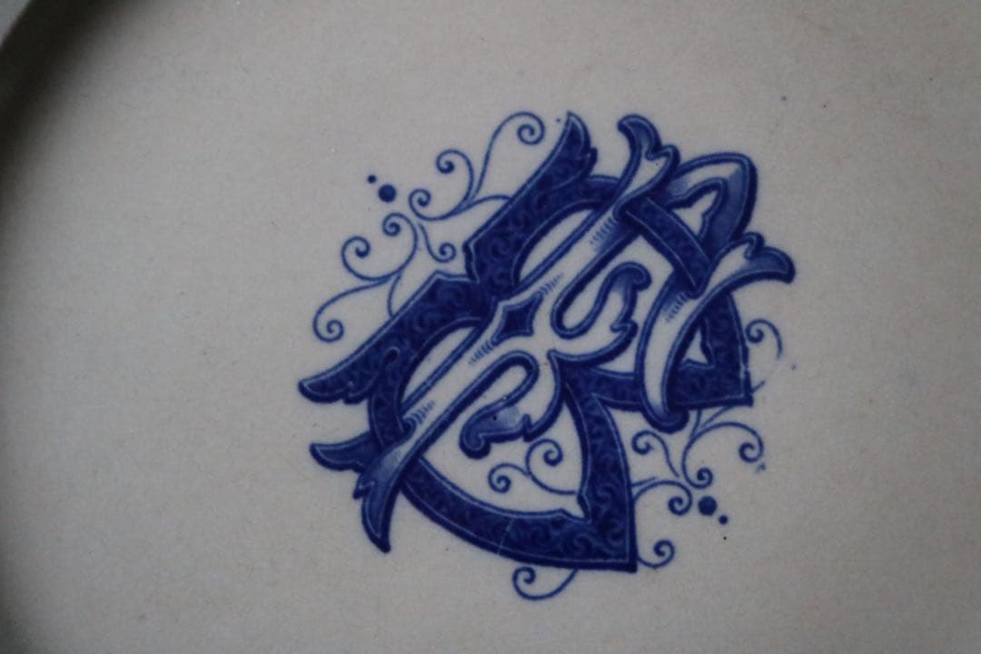 フランス　アンティーク　モノグラム　プレート　藍色　Bordeaux ルーアン