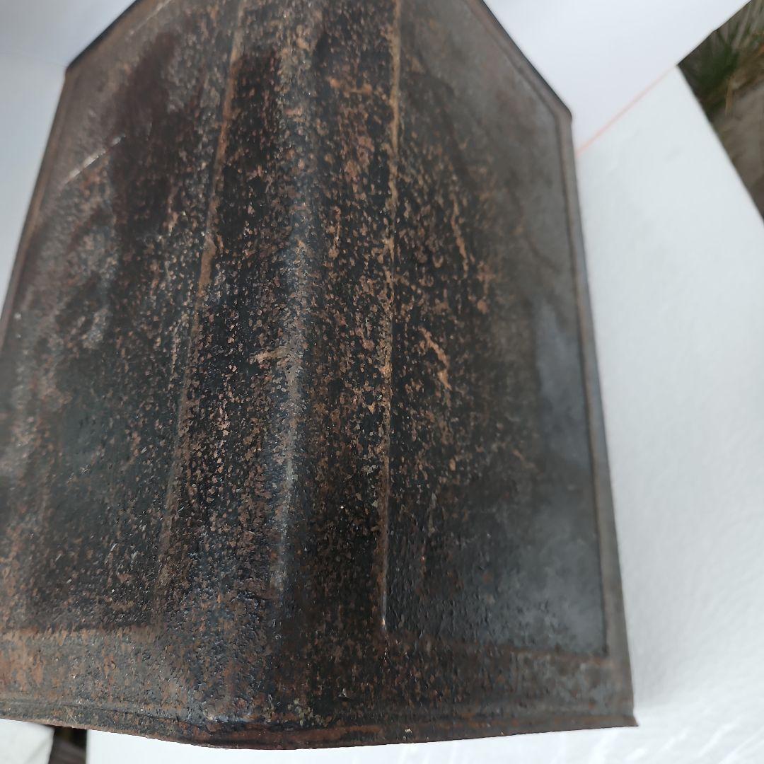 せんべい容器 黒と赤の金属製 せんべい容器 黒と赤の金属製