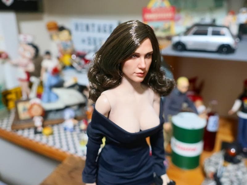 ワンダーウーマン ダイアナ ガル・ガドット フィギュア ブラックドレス 私服改