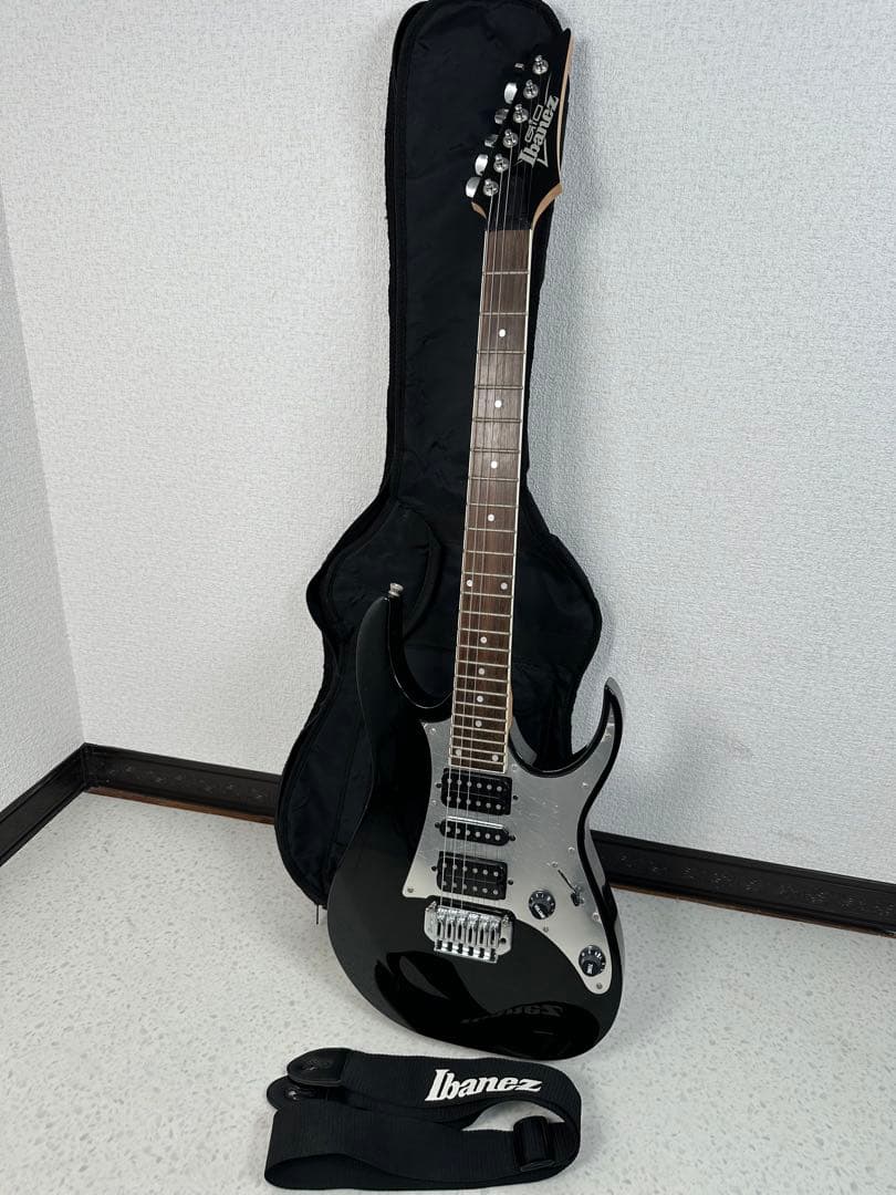 エレキギター アイバニー ブラック スタンド、ショルダーストラップ付