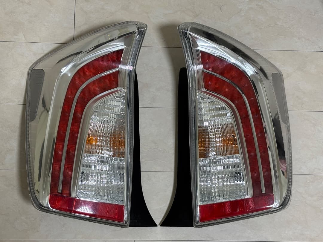 トヨタ 30系 プリウス（後期型）純正テールランプ（左右セット