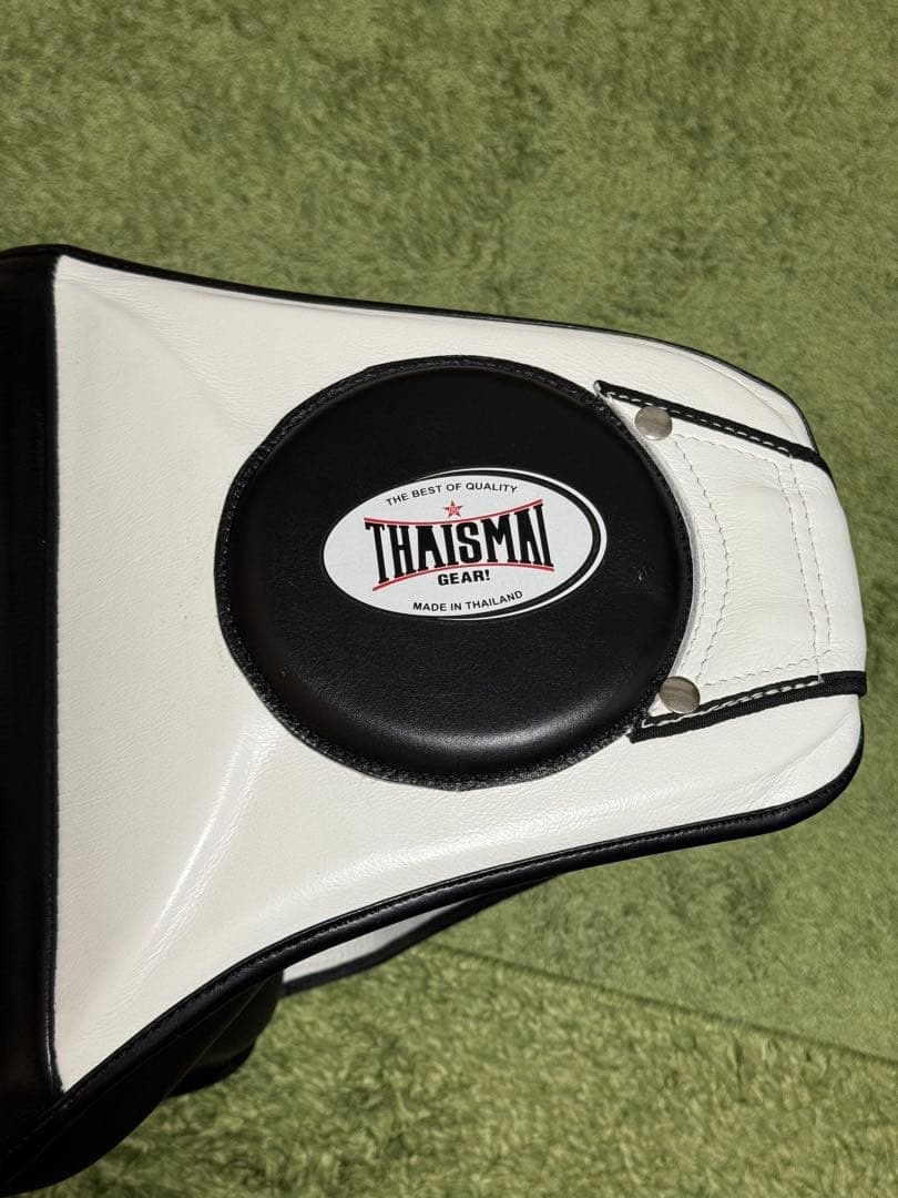 THAISMAI パンチングミット Mサイズ ブラック/ホワイト