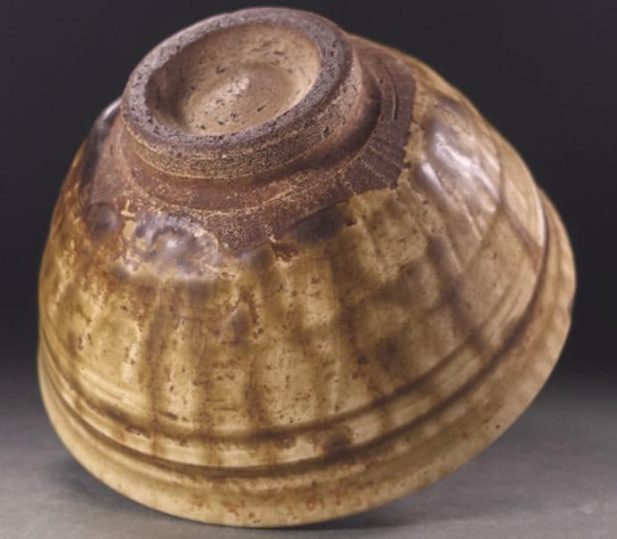 古瀬戸】時代 瀬戸灰釉彫文 茶碗 唐津 桃山陶 李朝 宋代 珠光青磁 青瓷