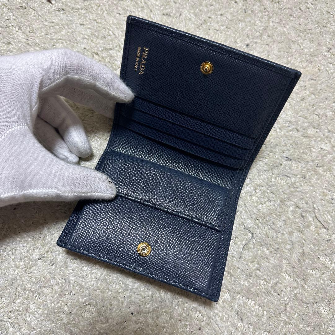 ✨極美品✨ プラダ 折り財布 二つ折り 金ロゴ サフィアーノ ネ