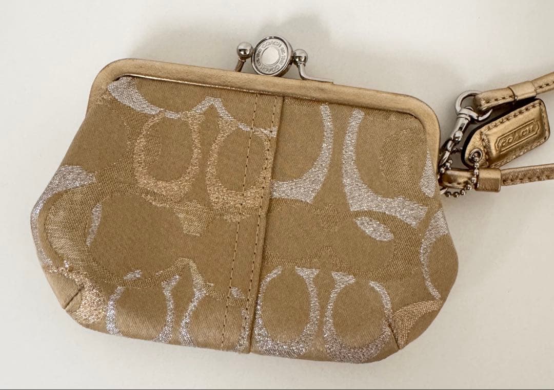 COACH がま口　キスロック　クラッチ　ゴールドラメ　コーチ