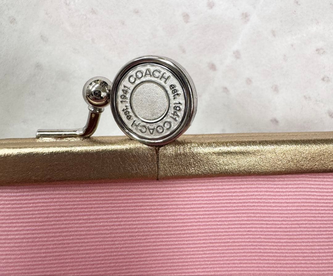 COACH がま口　キスロック　クラッチ　ゴールドラメ　コーチ
