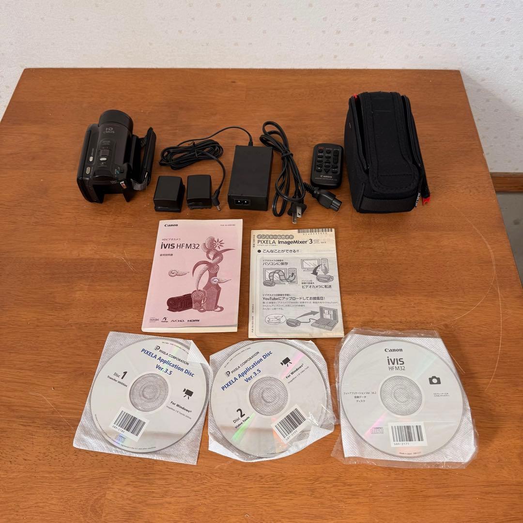 ● 美品 Canon デジタルビデオカメラ iVIS HF M32 ブラック