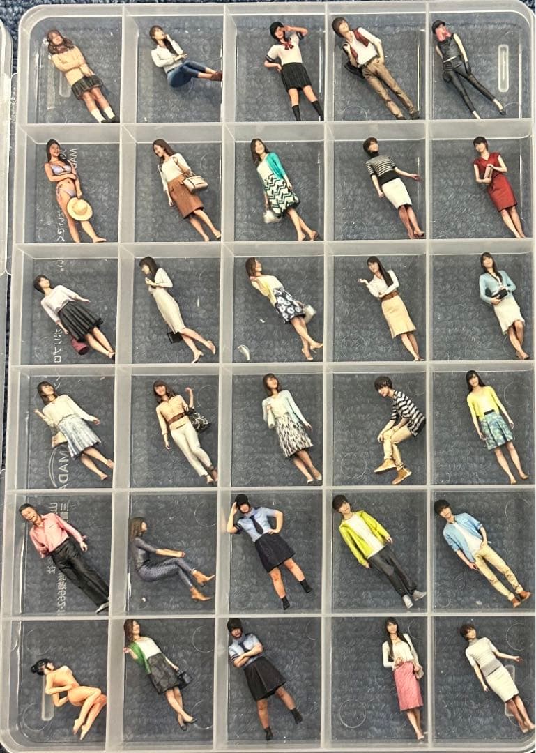 1/43 フィギュア　30体　完成品　ミニカーに　1/64より大 1/43 フィギュア 30体 完成品 ミニカーに 1/64より大