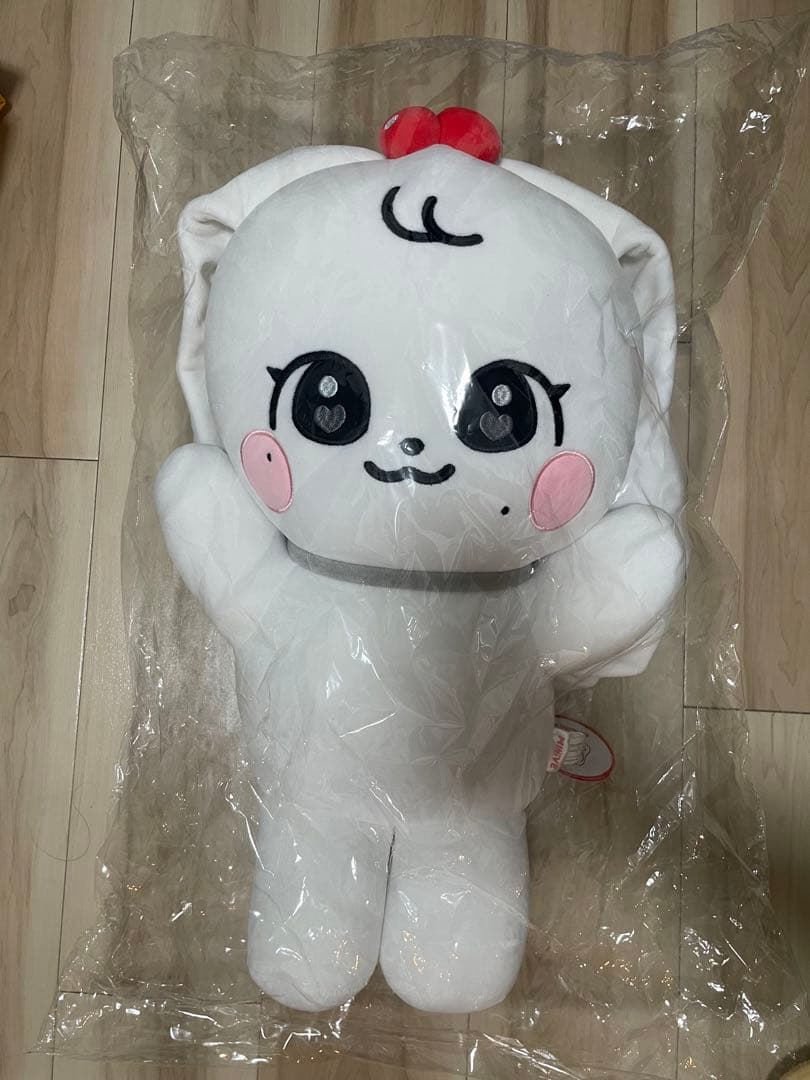 IVE MINIVE メガクッションウォニョンチェリーぬいぐるみ