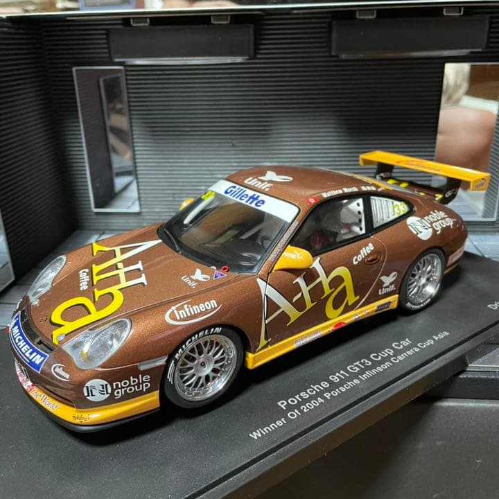 未展示品オートアート1/18Porsche911 GT3 Asia Cap’04