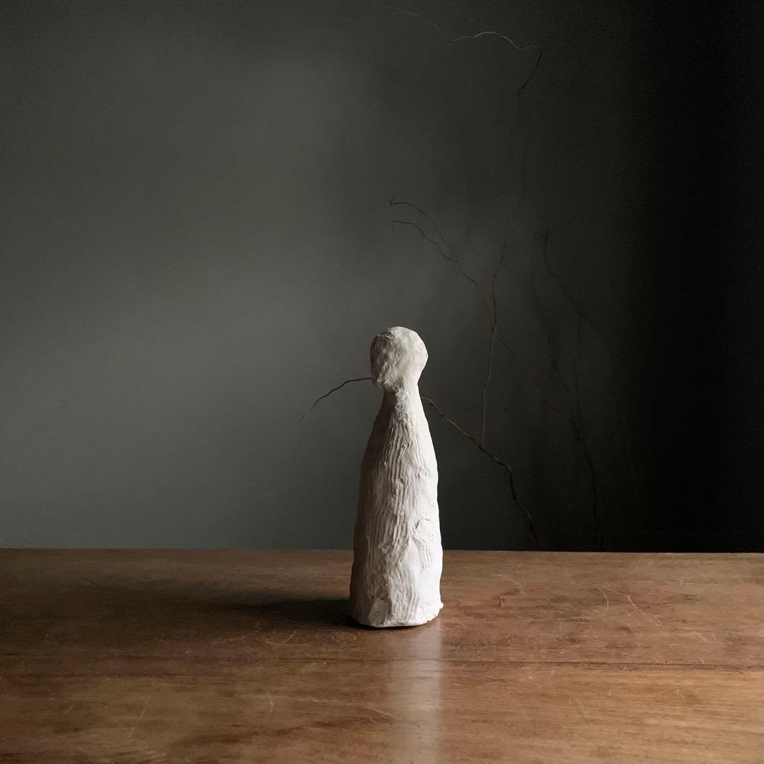 石膏の半身像 現代アート 美術品 立体作品 石塑粘土 オブジェ