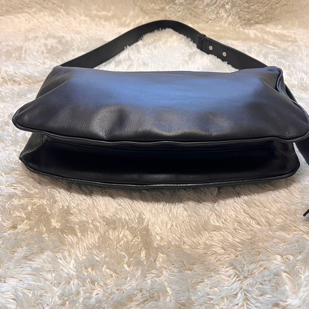 イアパピヨネ スワローマチショルダーバッグ ブラック