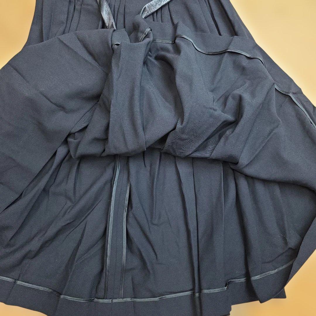 美品　ロエベ　黒いフレアスカート ひざ丈 レザー紐　y16