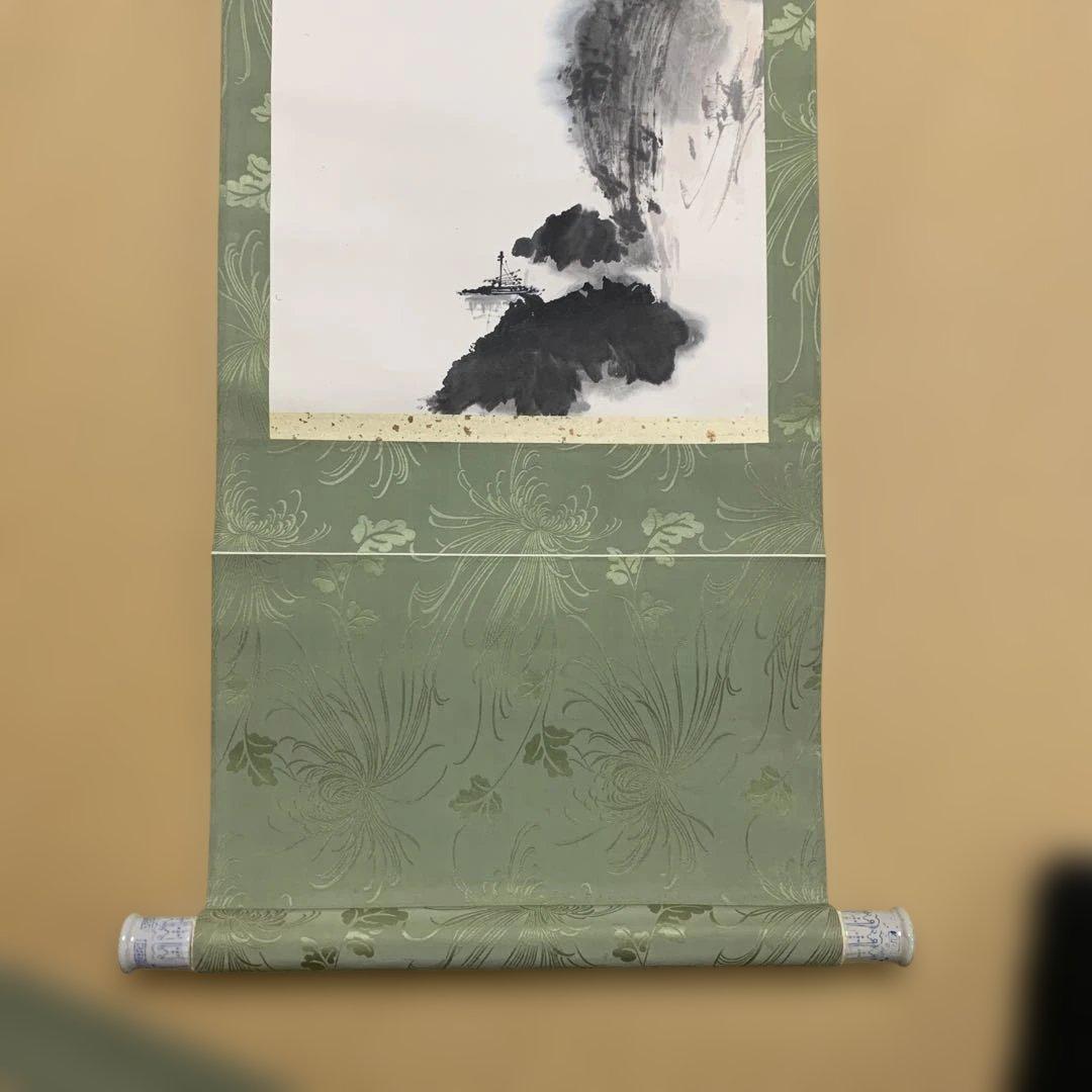 山水画 掛軸 175cm × 37cm 専用箱付き 美術品・アンティーク・コレクション