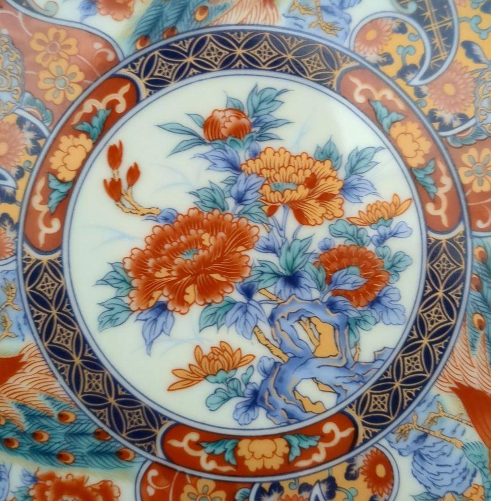 未使用 丸茂陶器 大皿 飾り皿 孔雀と牡丹 伊万里焼様式 花鳥紋様 金彩