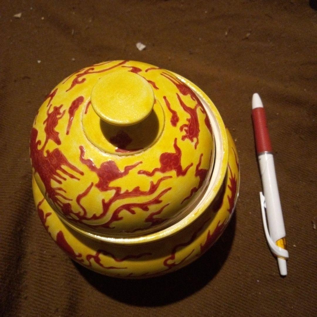 中国陶磁器　明成化　三足香合