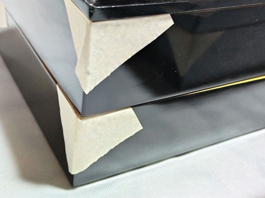 黒赤漆塗り　縁取り金色　2段重箱✕2　木箱入り　天然木