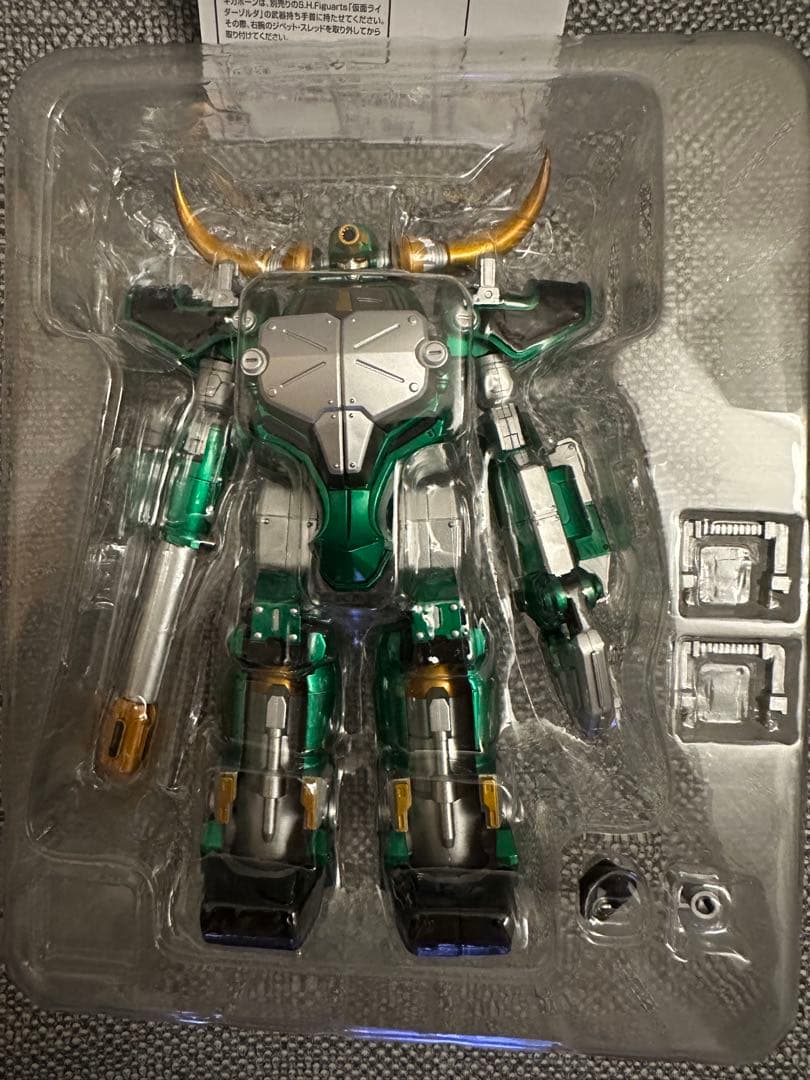 S.H.Figuarts 仮面ライダーゾルダ　　マグナギガ