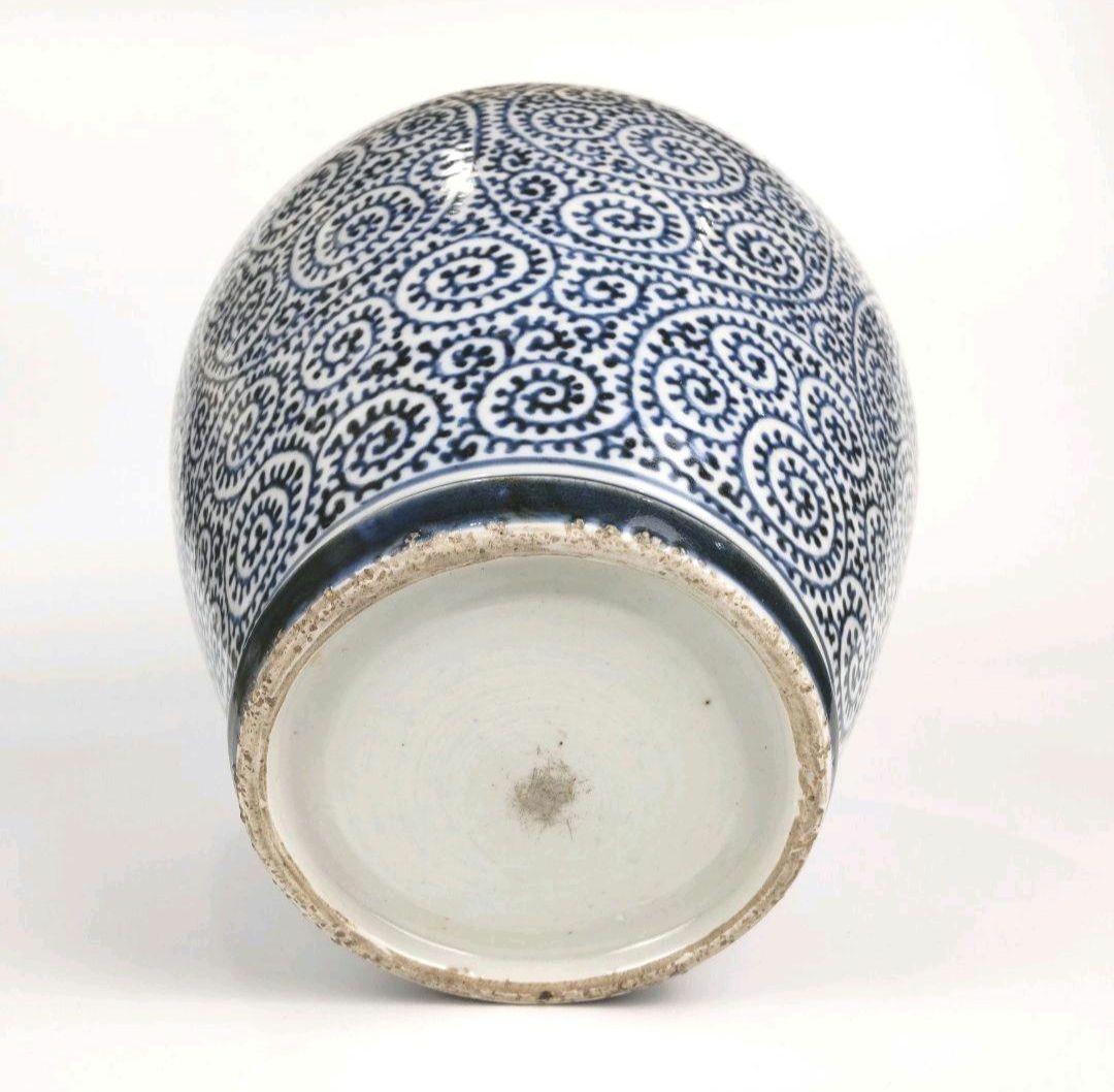 お値下げしました、古伊万里　染付　蛸唐草　沈香壺